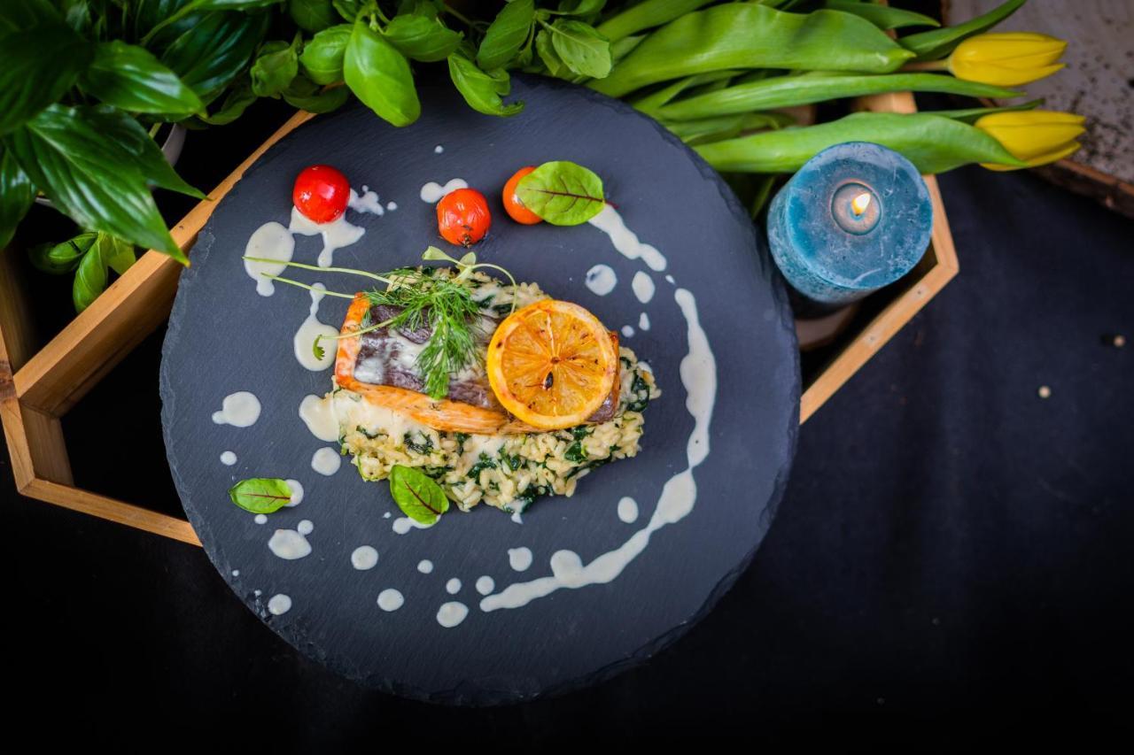 Hotel Lantier Wellness & Spa Битом Екстериор снимка