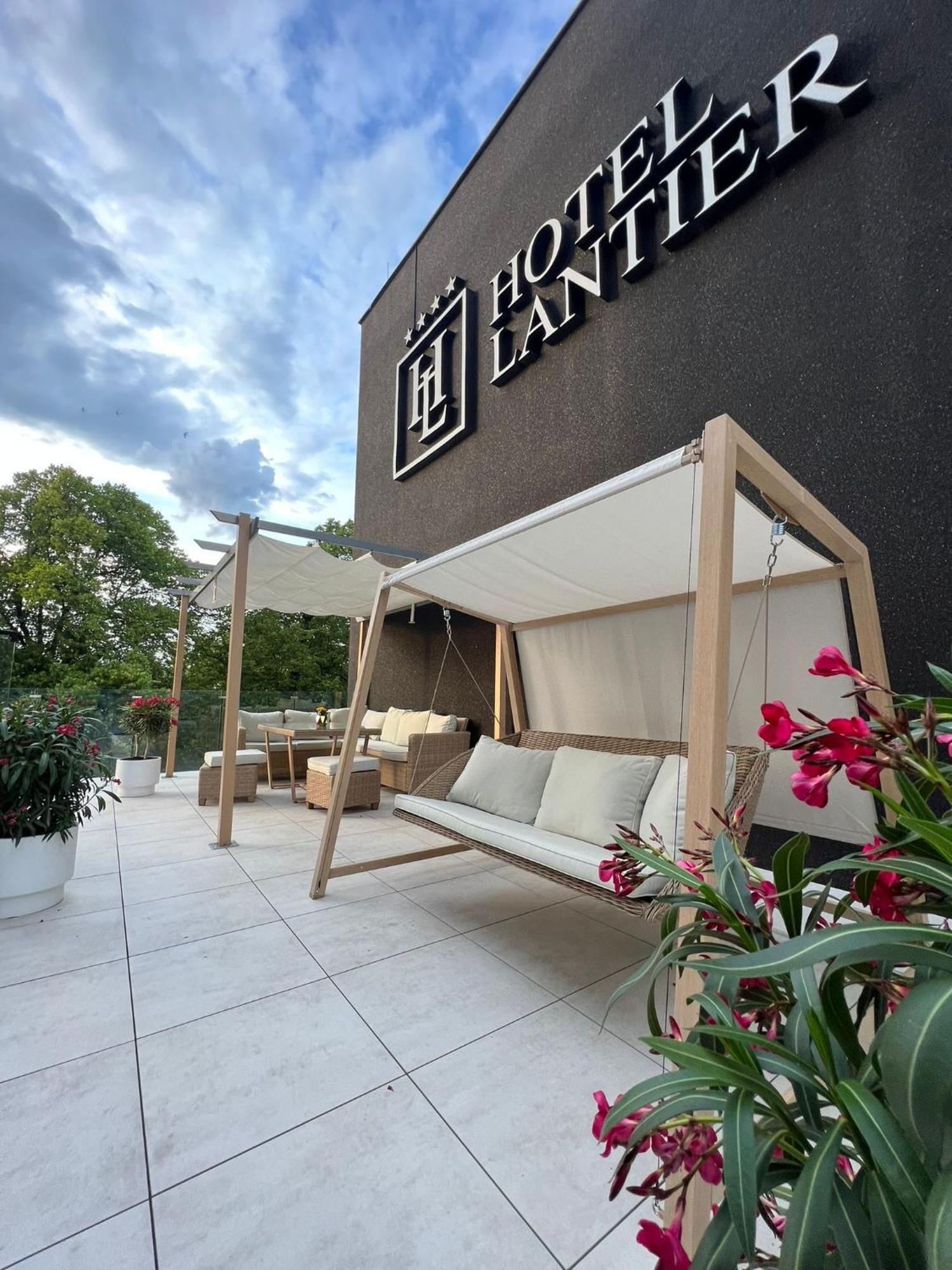 Hotel Lantier Wellness & Spa Битом Екстериор снимка