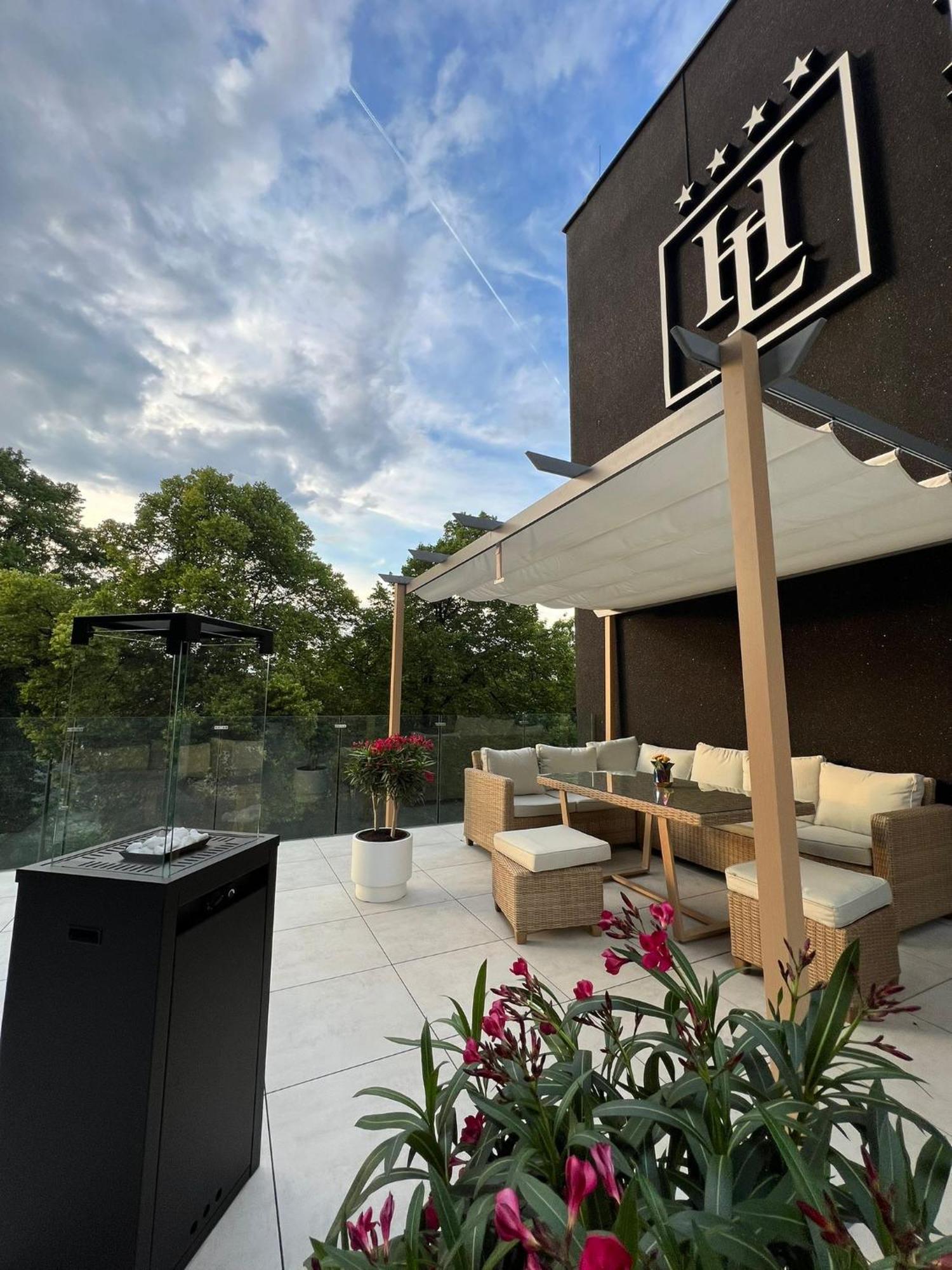 Hotel Lantier Wellness & Spa Битом Екстериор снимка