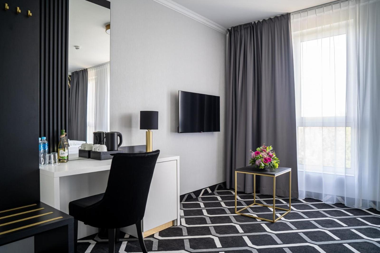 Hotel Lantier Wellness & Spa Битом Екстериор снимка