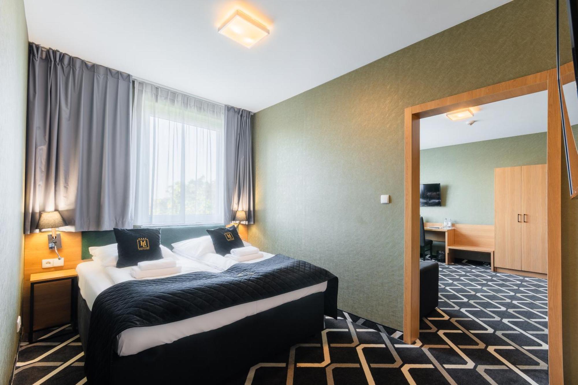 Hotel Lantier Wellness & Spa Битом Екстериор снимка