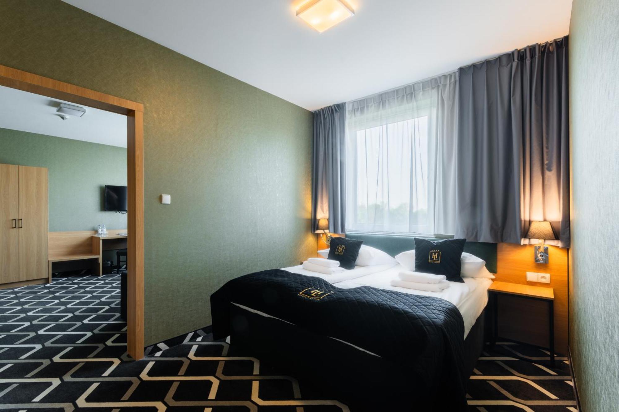 Hotel Lantier Wellness & Spa Битом Екстериор снимка