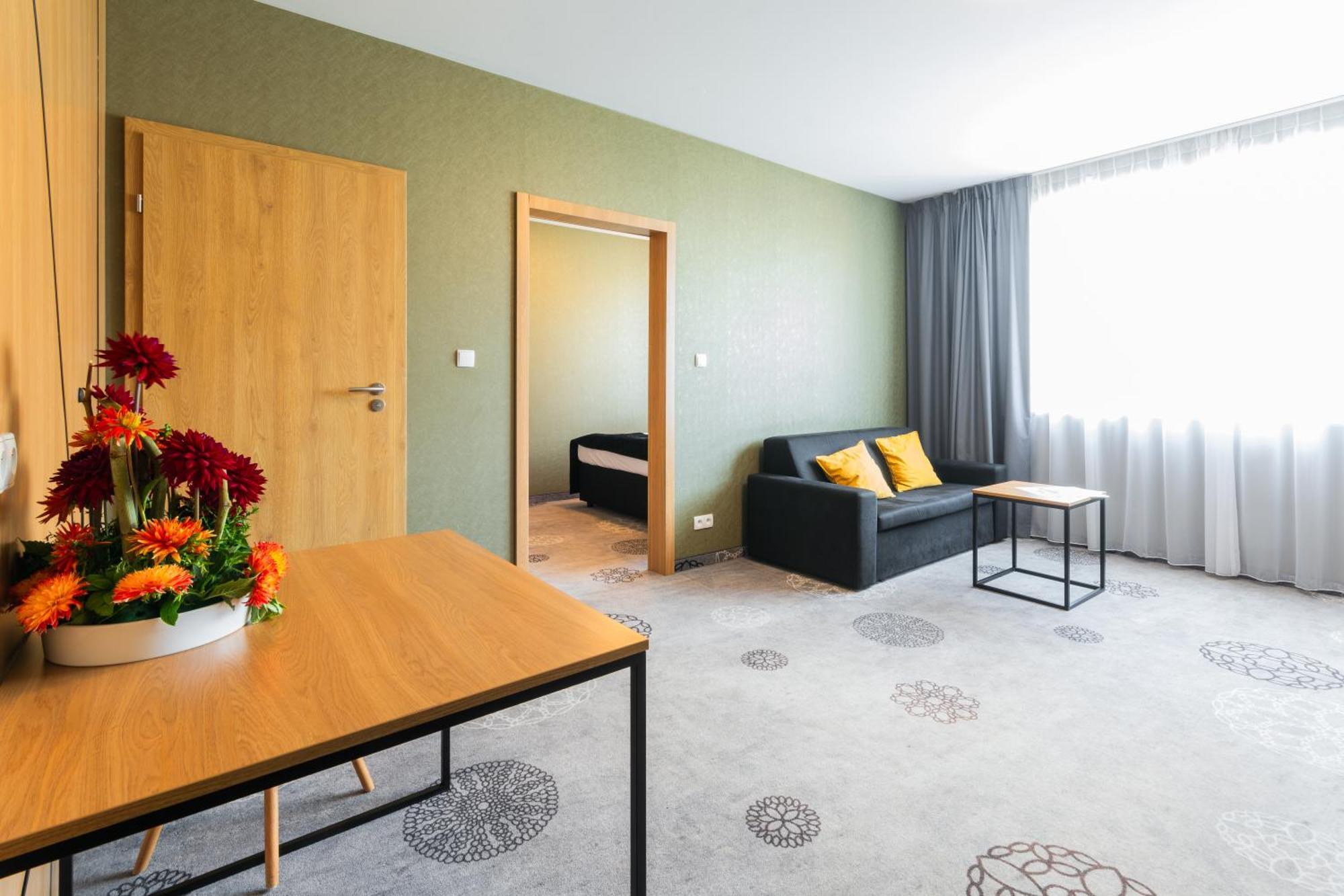 Hotel Lantier Wellness & Spa Битом Екстериор снимка
