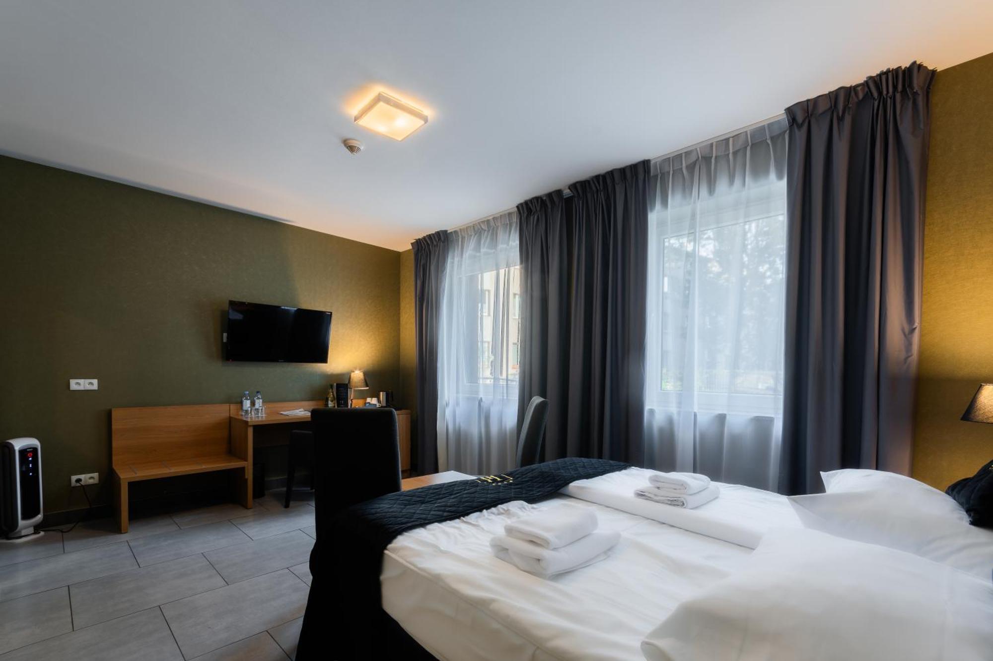 Hotel Lantier Wellness & Spa Битом Екстериор снимка