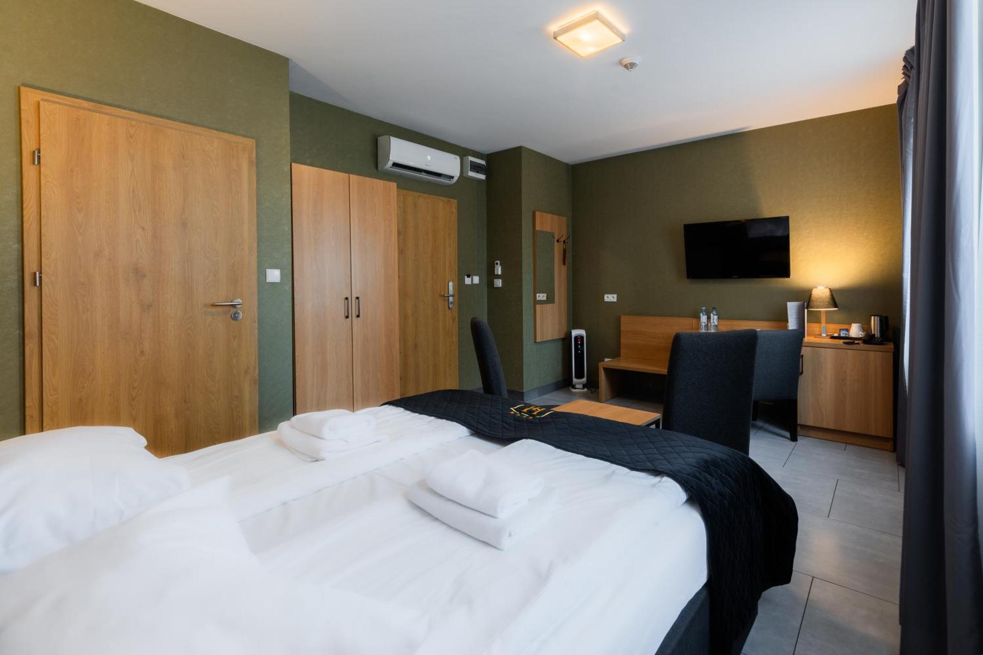 Hotel Lantier Wellness & Spa Битом Екстериор снимка