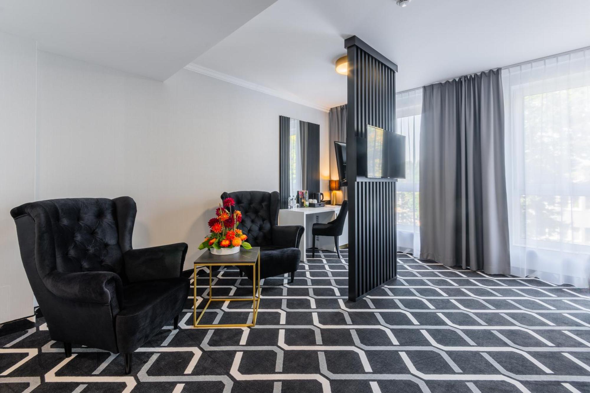 Hotel Lantier Wellness & Spa Битом Екстериор снимка