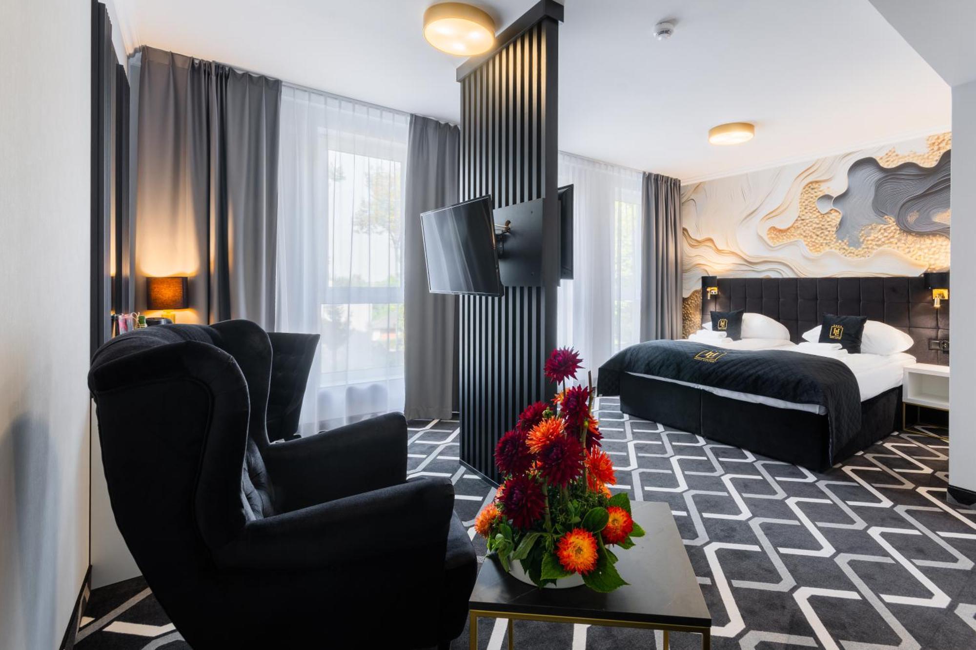 Hotel Lantier Wellness & Spa Битом Екстериор снимка