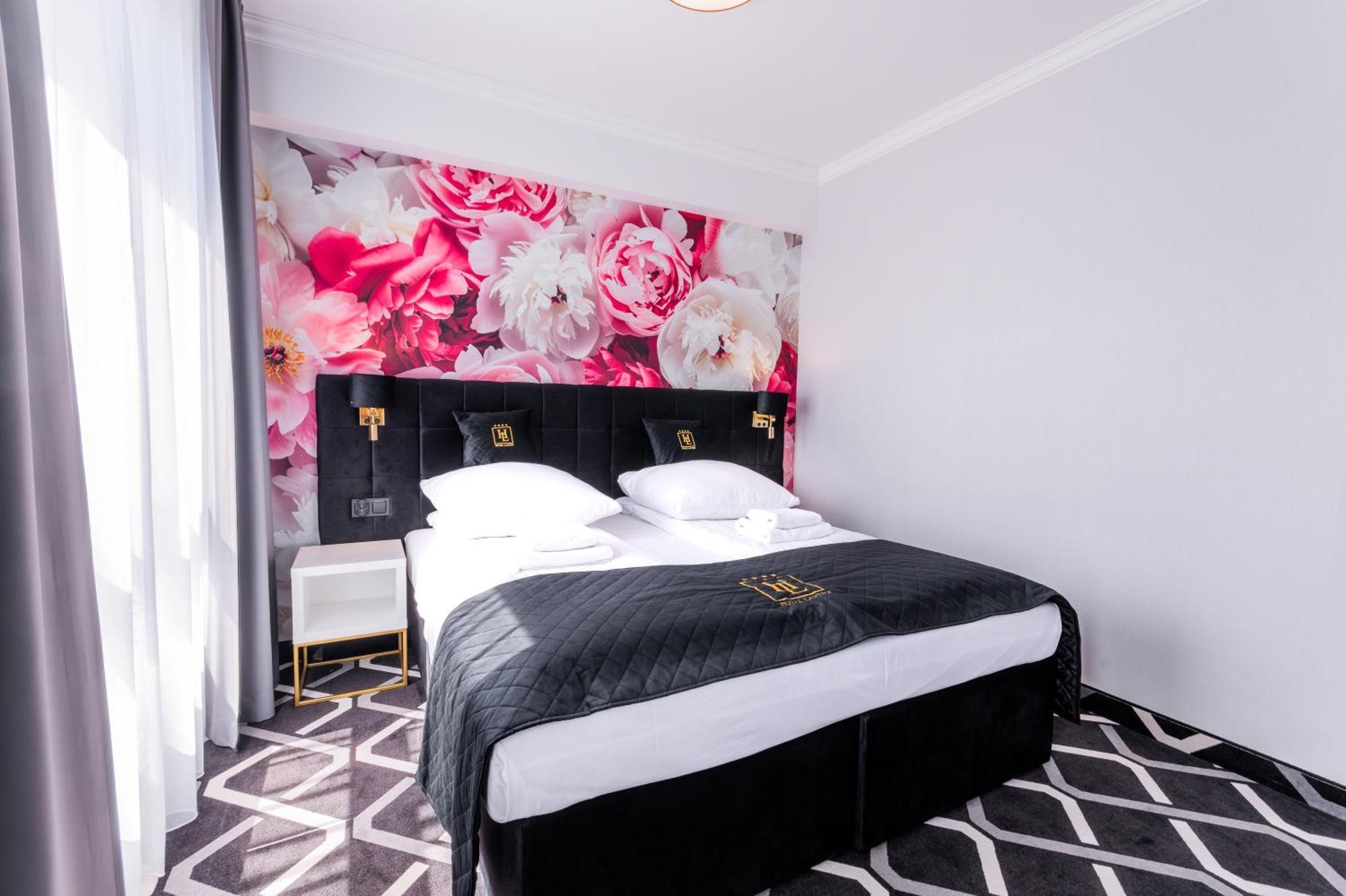 Hotel Lantier Wellness & Spa Битом Екстериор снимка