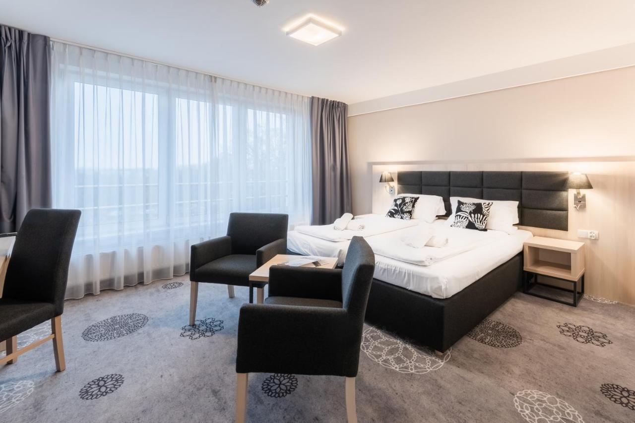 Hotel Lantier Wellness & Spa Битом Екстериор снимка